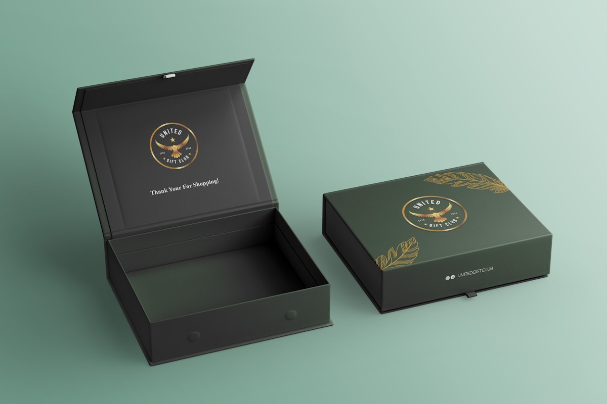 Champagne Gift Box Rigid with Handle - Large 28x20x10cm