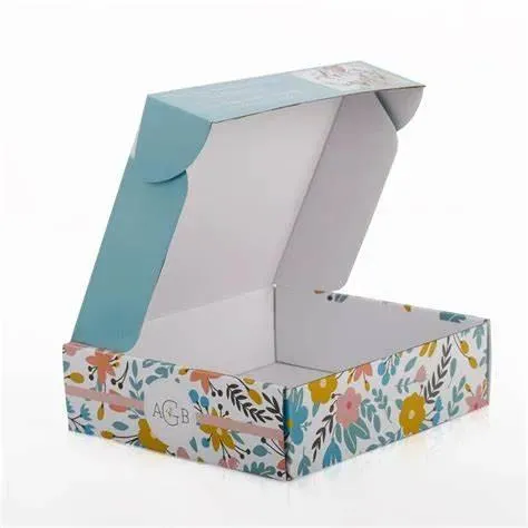 Mailer Box with Floral Design - Small 24x18x8cm